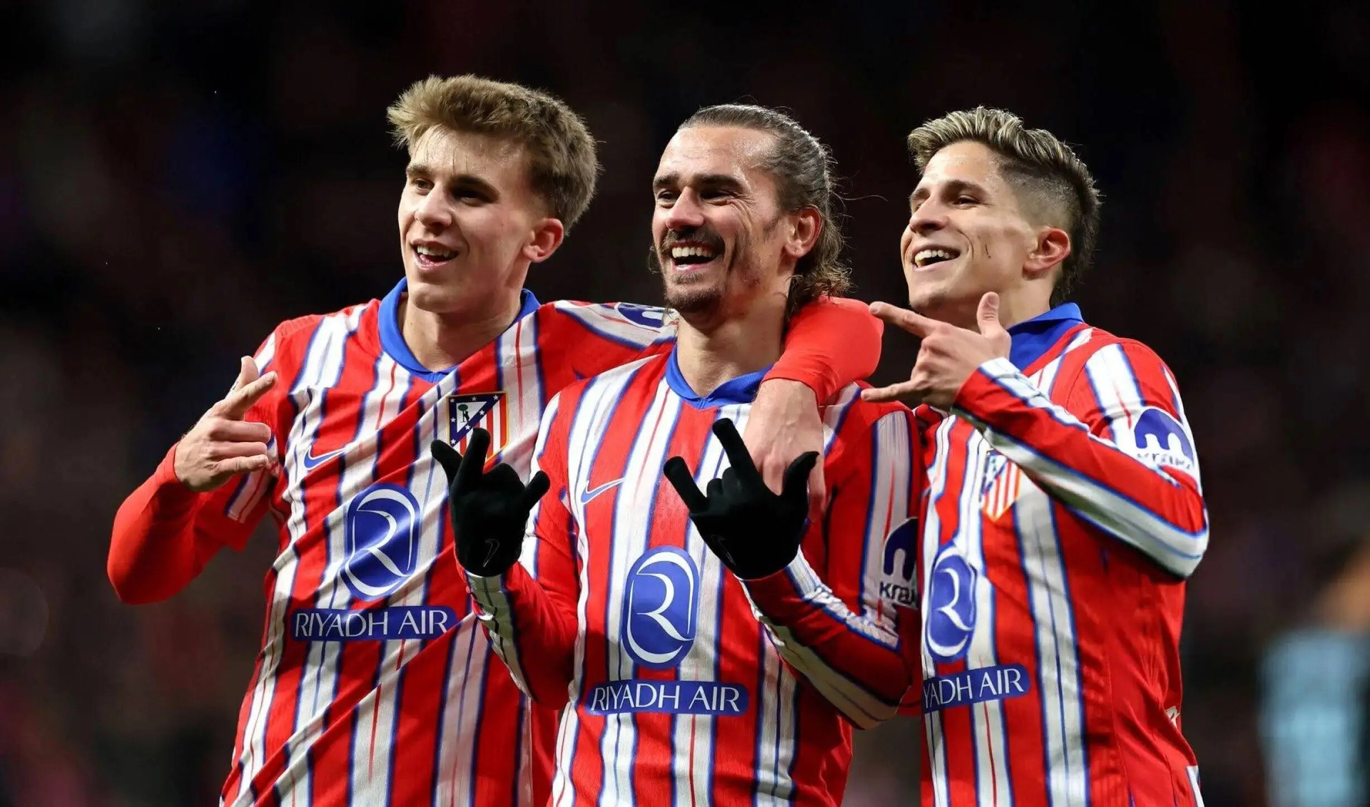 汉堡队新赛季取得开门红,球迷欣喜不已英文